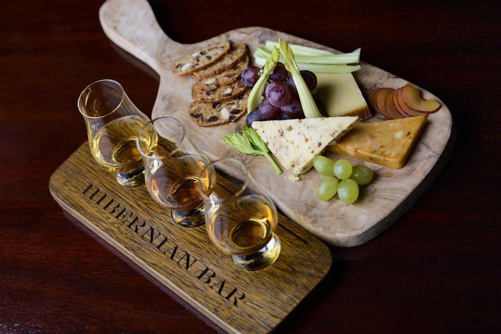 Kilkenny Hibernian Hotel ภายนอก รูปภาพ
